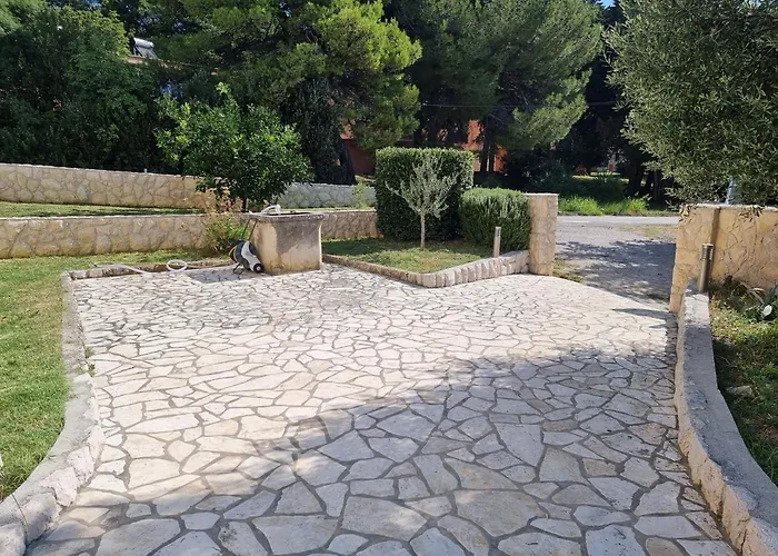 Apartments Suha Punta - Villa Babalonija